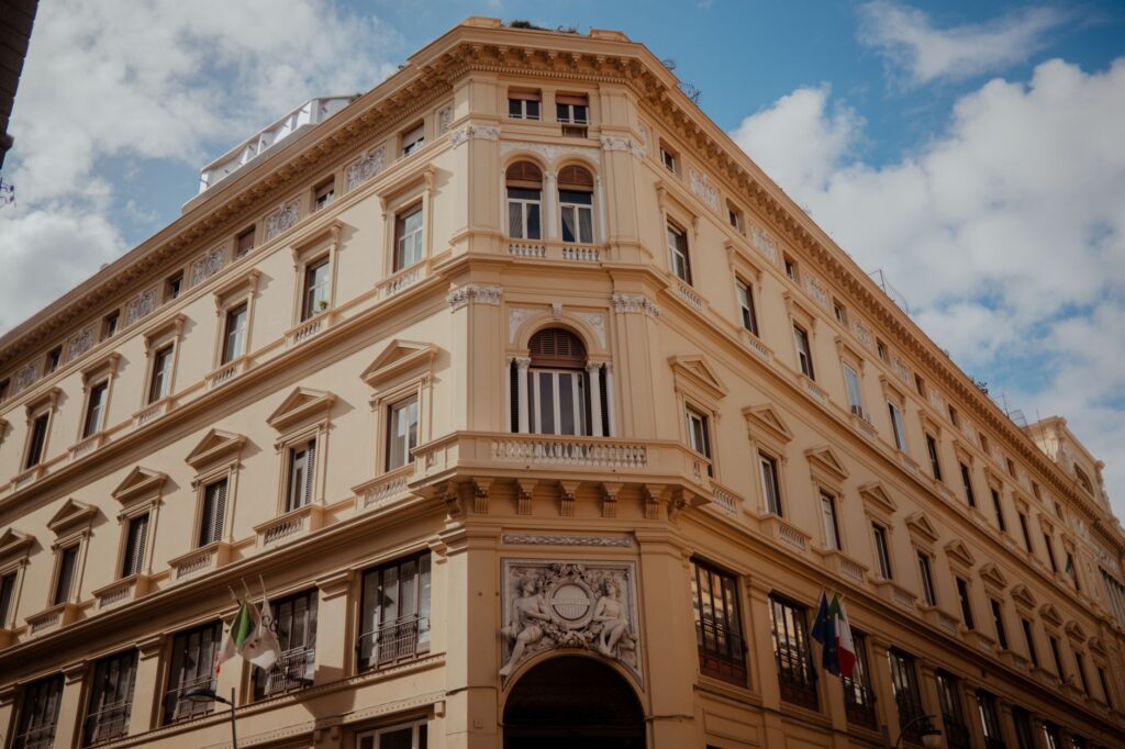 rome farnesina building italian government architecture - Foto de Andrea Prochilo (Pexels)